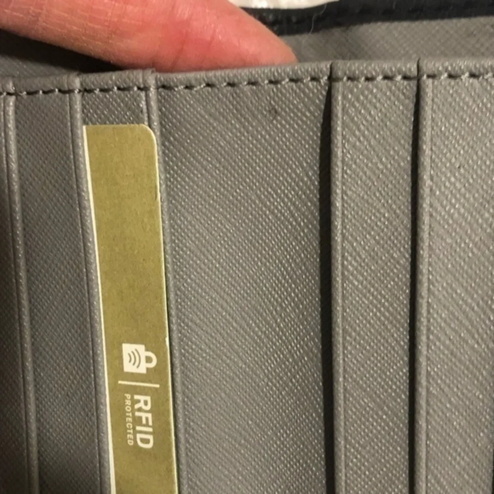 Fossil leather bifold wallet